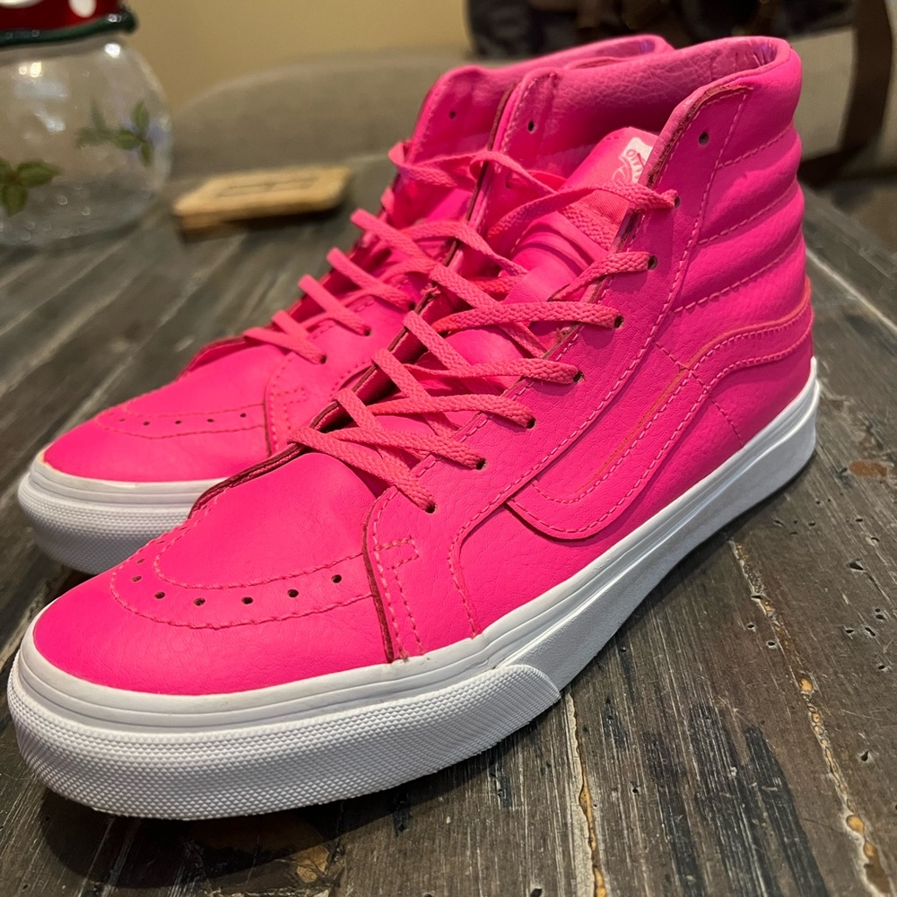 VANS SK8-HI - hot pink - women’s 8- men’s 6.5